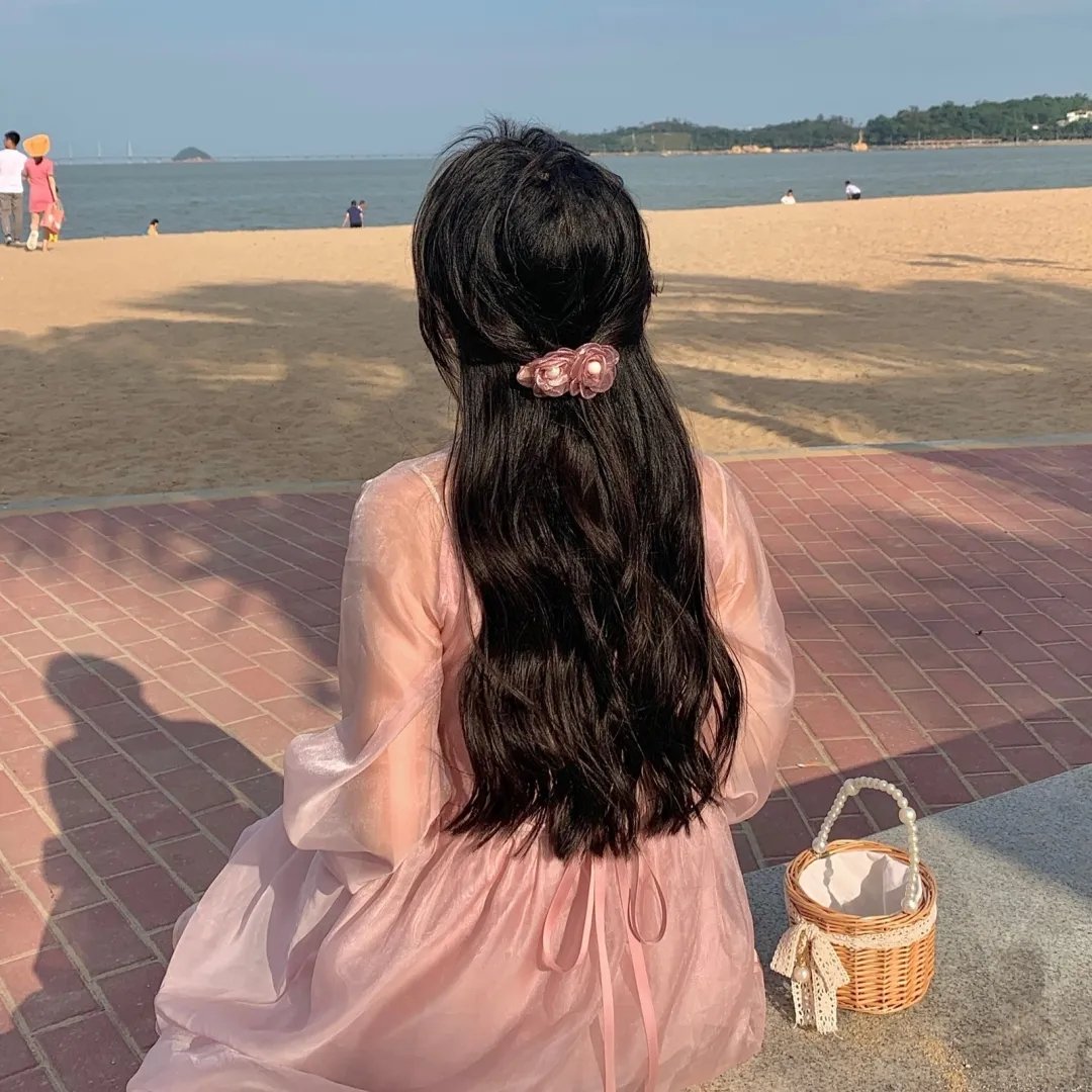 她爱他